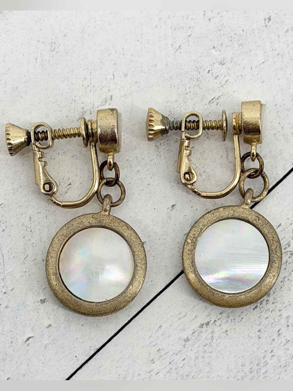 Vintage Gold Mother of Pearl Round Dangle Clip On Screw Back Earrings Bohemian - Picture 3 of 6